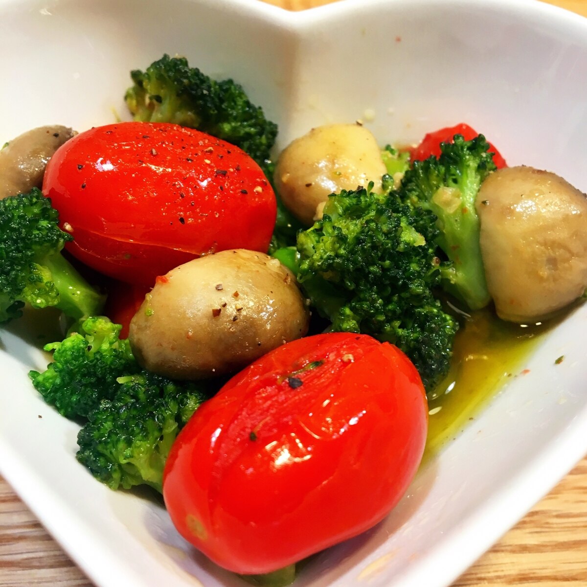 ミニトマトとブロッコリーのアヒージョ レシピ 作り方 By ポンママyukiiii 楽天レシピ